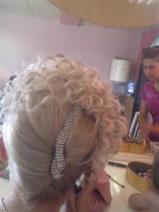 253484_136834806391828_4068778_n